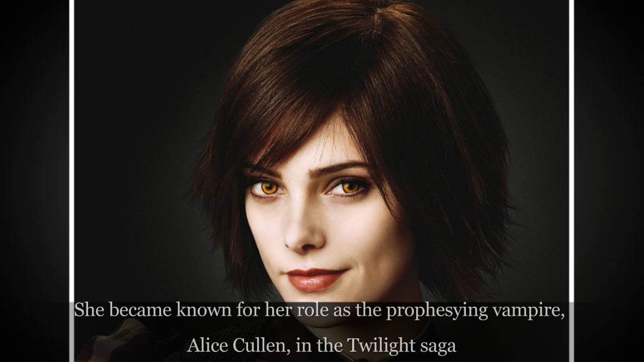 A person with short brown hair and light eyes, with neutral expression, against a dark background. Text overlay mentions the Twilight saga and a character named Alice Cullen.